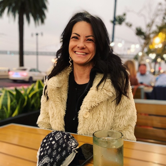 Meet your Posher, Brenna - Picture 1 of 3